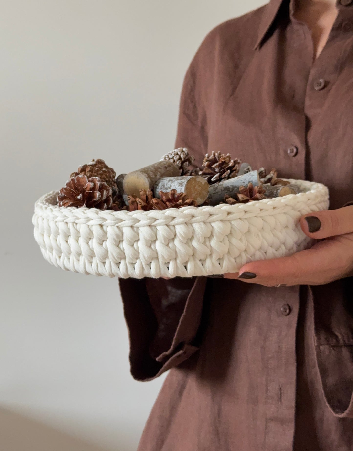 SALVA Tray — Milk | Handmade Round Crochet Tray with Wooden Base